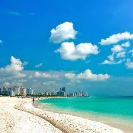Women Only Rooms - Men Only Rooms - Free Wifi - Coffee Parking - Lockers Miami Eksteriør bilde