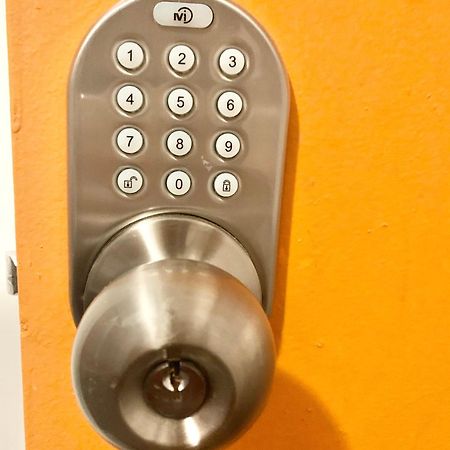 Women Only Rooms - Men Only Rooms - Free Wifi - Coffee Parking - Lockers Miami Eksteriør bilde